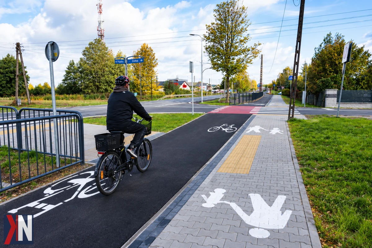 Nowa infrastruktura przy ul. Piłsudskiego w Bełchatowie – zakończona inwestycja za blisko 5 mln zł, poprawiająca warunki komunikacyjne i łącząca istniejące trasy, co ułatwi mieszkańcom poruszanie się po mieście.