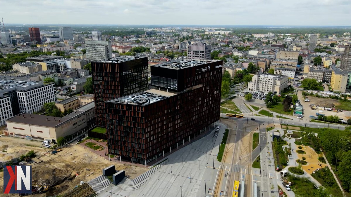 "Centrum usług Brenntag w Łodzi - nowa siedziba chemicznego giganta przy Bramie Miasta. Obiekt symbolizujący rozwój i innowacje w branży chemicznej."