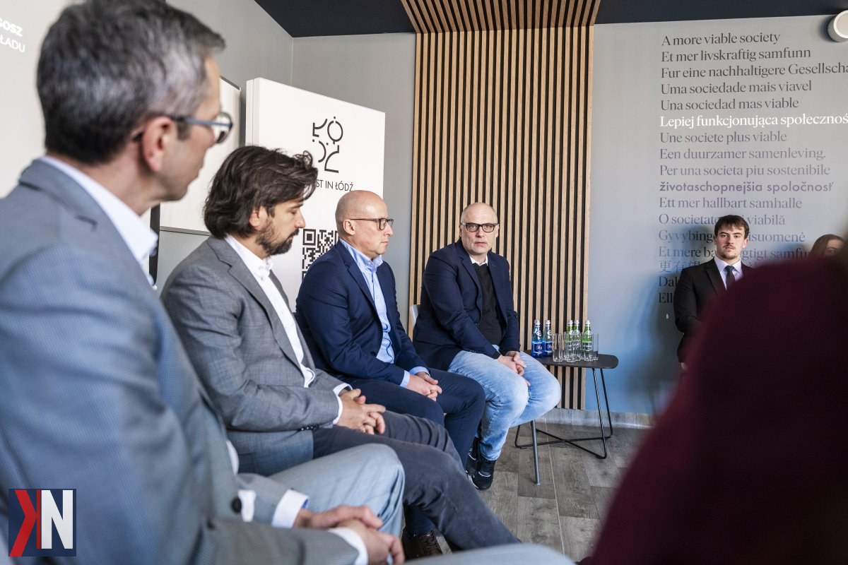 "Łódź przed rewolucją: szybka kolej i wolna transformacja w aglomeracji. Na zdjęciu przedstawiono dynamiczny rozwój miasta, które łączy stabilny przemysł z nowoczesnymi rozwiązaniami logistycznymi. Obraz oddaje zróżnicowaną atmosferę Łodzi, gdzie doświadczeni przedsiębiorcy kreują przyszłość na bazie solidnych fundamentów, zapewniając tysiące miejsc pracy."