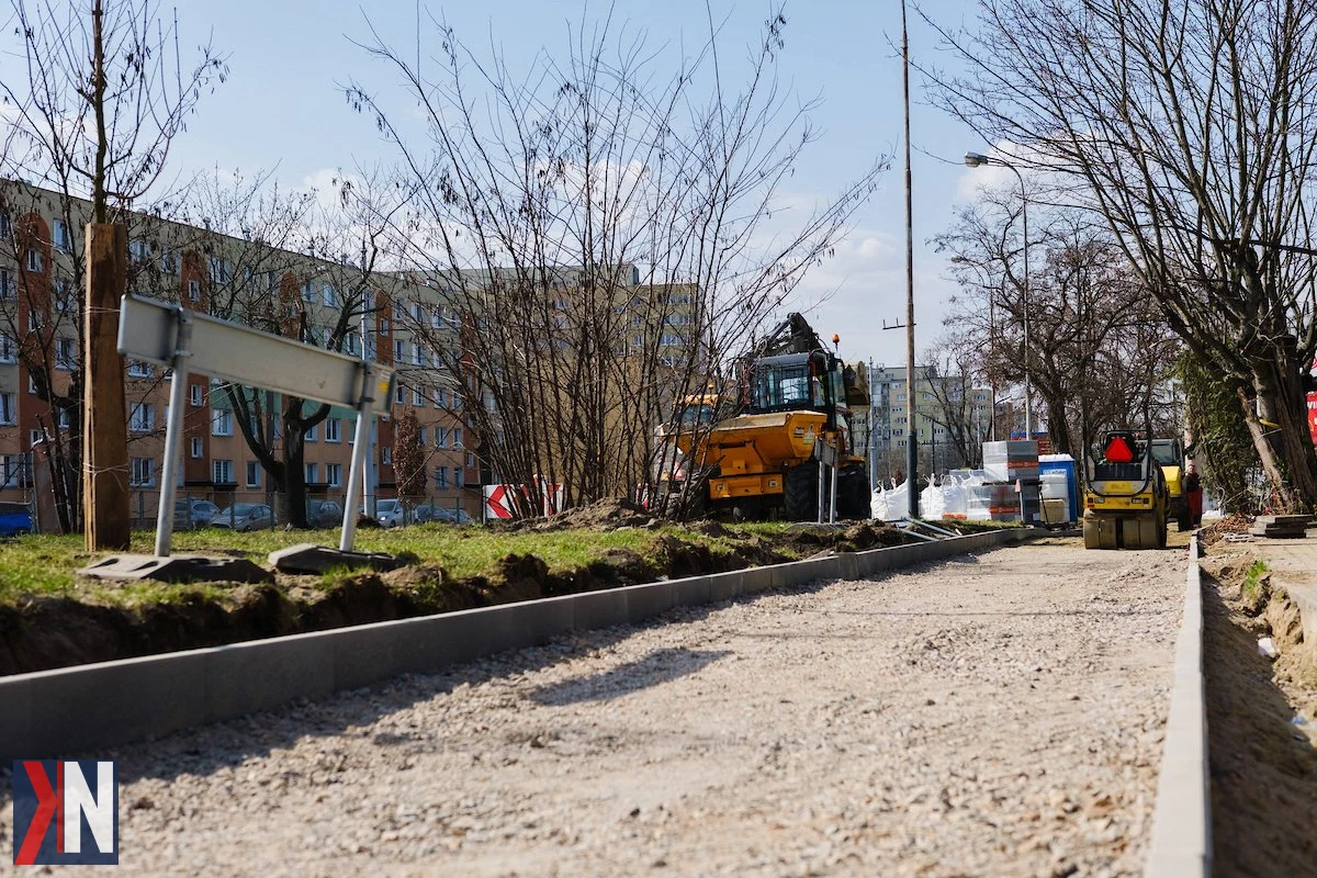 "Nowe trasy rowerowe w Łodzi - wizualizacja projektów na ulicach Unii Lubelskiej, Dąbrowskiego i Puszkina, ukazująca rozwijającą się infrastrukturę rowerową w mieście."