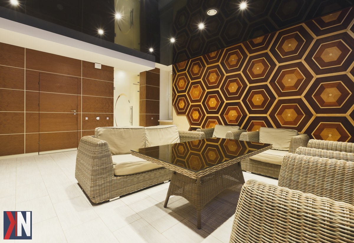 "Zdjęcie przedstawia nowoczesny projekt hotelu w Łodzi, związany z ekspansją szwajcarskiej spółki Hotel Investments AG, która poszukuje gruntów i obiektów w Polsce. Artykuł omawia rosnące zainteresowanie szwajcarskiego kapitału inwestycyjnego w polskim rynku hotelowym oraz planowane nowe inwestycje w Łodzi."