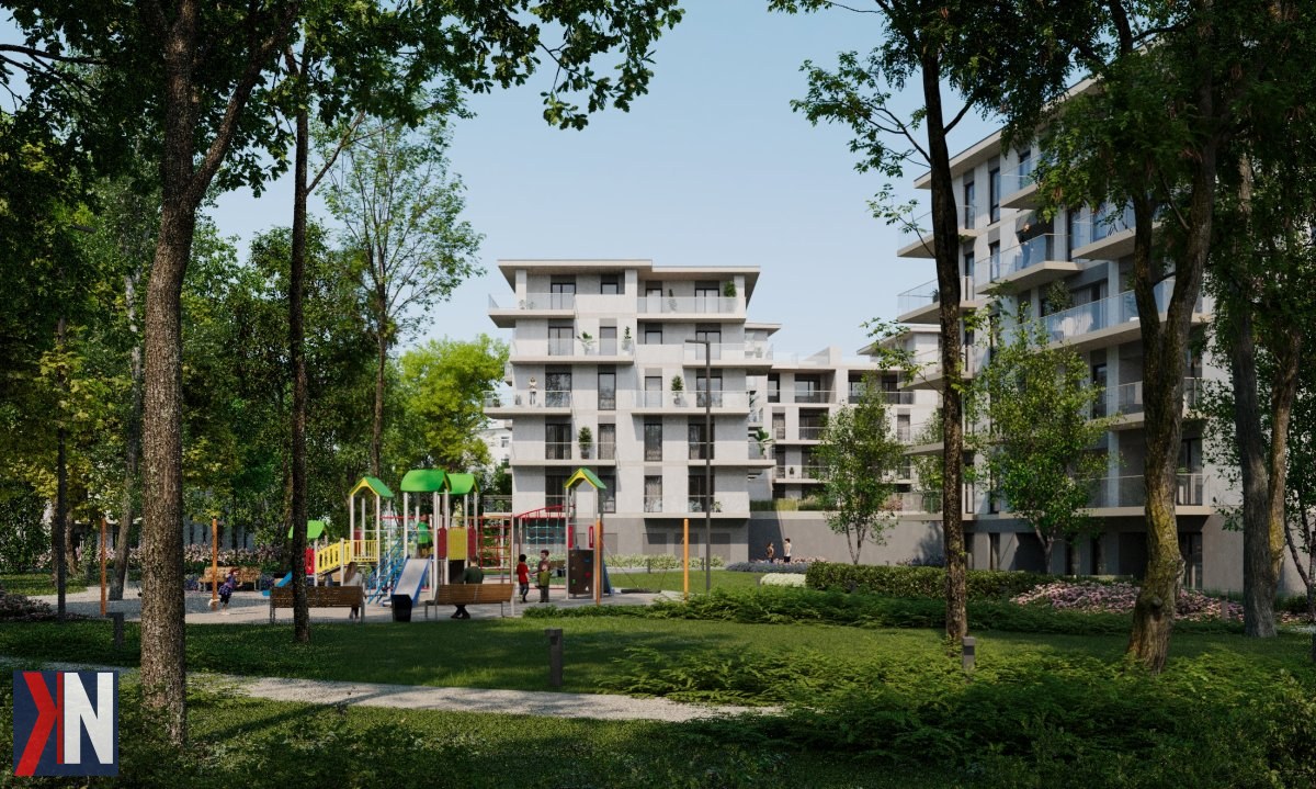 "Zdjęcie przedstawia inwestycję mieszkaniową Młodzieniaszek Park w Pabianicach, zlokalizowaną przy ul. Szpitalnej 2. Projekt premium obejmuje nowoczesne budynki otoczone zielenią, z własnym parkiem i rozbudowanym zapleczem rekreacyjnym, podkreślającym wysoką jakość życia mieszkańców."