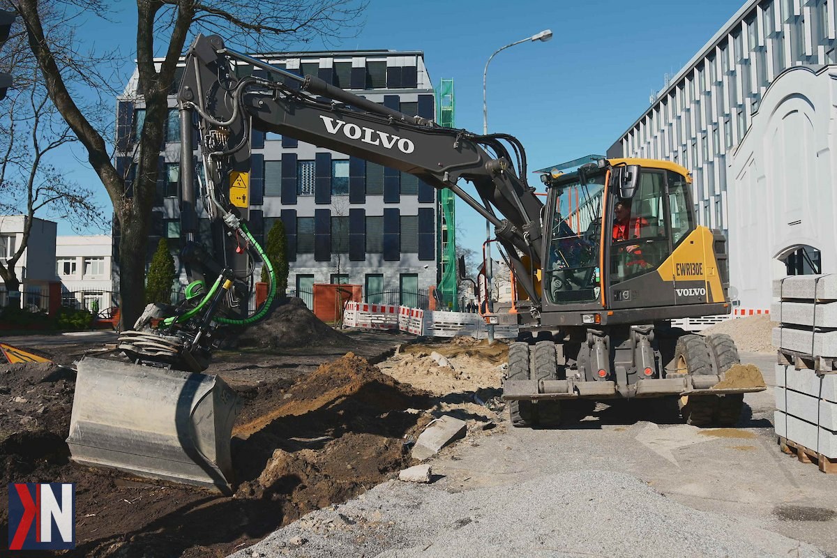 "Interaktywna mapa remontów w Łodzi - obrazek przedstawiający szczegóły nowej platformy, która pokazuje bieżące prace drogowe w mieście. Od 1 marca drogowcy wrócili na łódzkie ulice, wznowiono inwestycje i rozpoczęto nowe zadania remontowe."