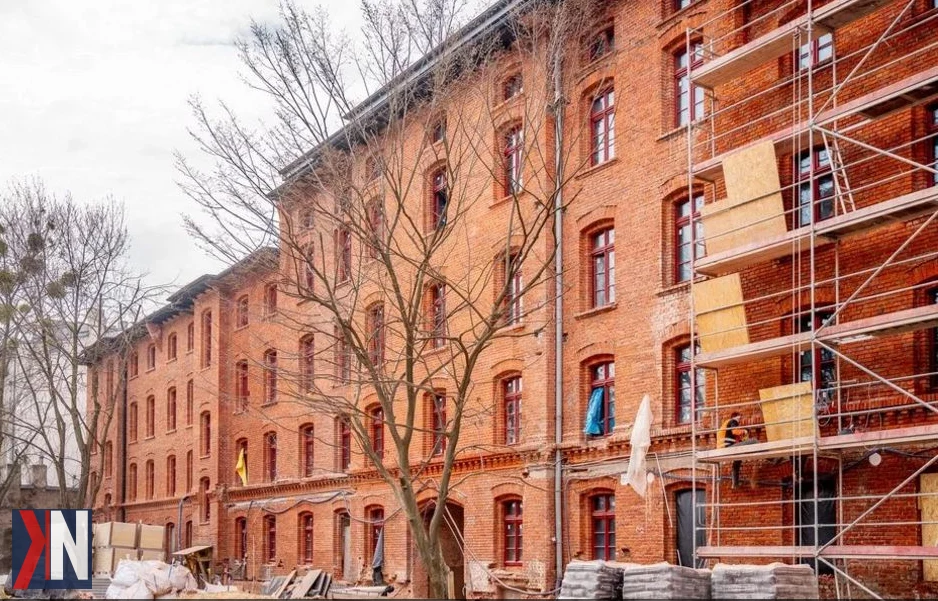 "Obrazek przedstawiający dynamiczny rozwój województwa łódzkiego, które od momentu przystąpienia Polski do Unii Europejskiej 1 maja 2004 roku zrealizowało projekty z unijnym dofinansowaniem o wartości 25 mld zł, ilustrując sukcesy regionu i jego wykorzystanie szans na rozwój."