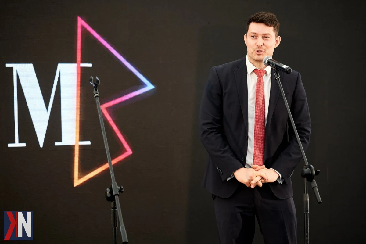 Adrian Majsterek z A&A Holding na EXPO REAL 2026, dzielący się swoimi spostrzeżeniami na temat transformacji wizji w rzeczywistość, podczas rozmowy z Błażejem Kronicem z KNews.